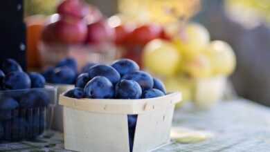 fruit, plums, fruit market