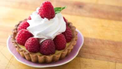 tart, raspberries, whipped cream