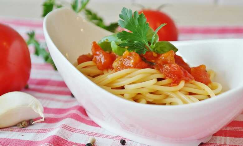 spaghetti, tomatoes, tomato sauce