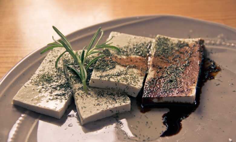 tofu, food, soy, vegetarian, vegetable, healthy, cheese, green, plate, wedge, bacon, light, leaf, raw, classic, organic, diet, white, brown vegetables, nature, brown diet