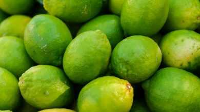 fresh lemons at the market