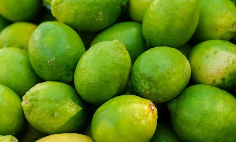 fresh lemons at the market