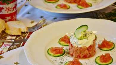 salmon, salmon tartar, tartare, fish, cucumber, tomato, cream cheese, food, nourishment, yummy, meal, smoked fish, nature, fishing, delicacies, gourmet, starter, plate, christmas, christmas dinner, tasty, porcelain, festive, specialty