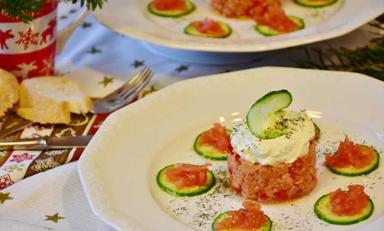 salmon, salmon tartar, tartare, fish, cucumber, tomato, cream cheese, food, nourishment, yummy, meal, smoked fish, nature, fishing, delicacies, gourmet, starter, plate, christmas, christmas dinner, tasty, porcelain, festive, specialty
