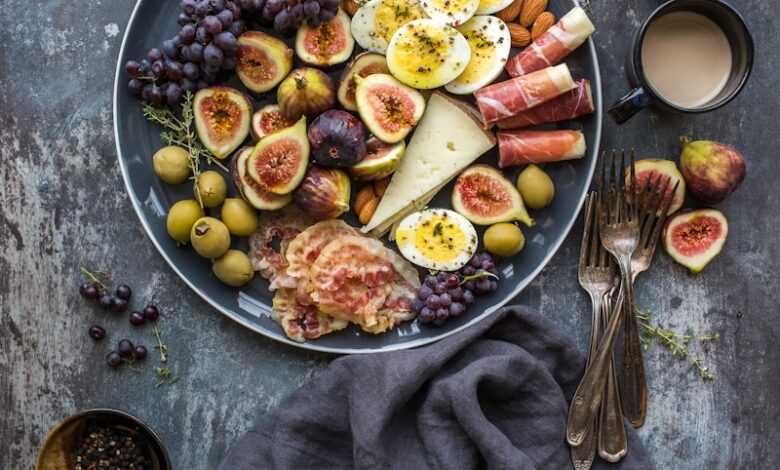 top view photography of fruits in plate