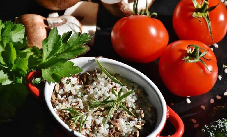 rice, mushrooms, brown mushrooms