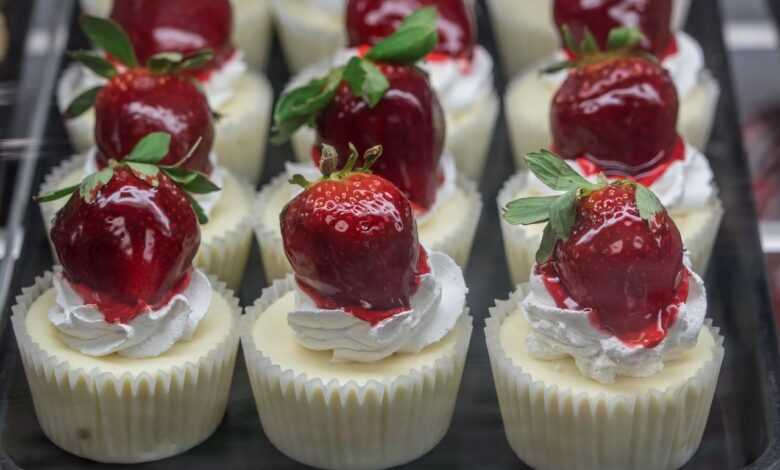 strawberries, cake, cream