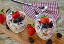 strawberry dessert, strawberries, blackberries