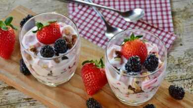 strawberry dessert, strawberries, blackberries