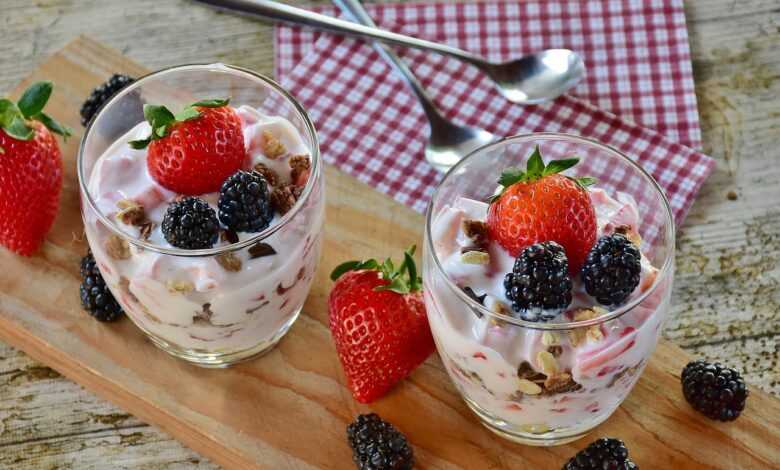 strawberry dessert, strawberries, blackberries