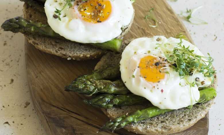 egg, asparagus, a sandwich, breakfast, food, eat, green, vegetarian, meal, vegetarianism, energy, vegetables, diet, a vegetable, watercress, natural food, dish