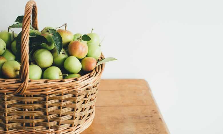 apples, fruits, basket, woven, food, table, green, harvest, basket, basket, basket, table, table, table, table, table