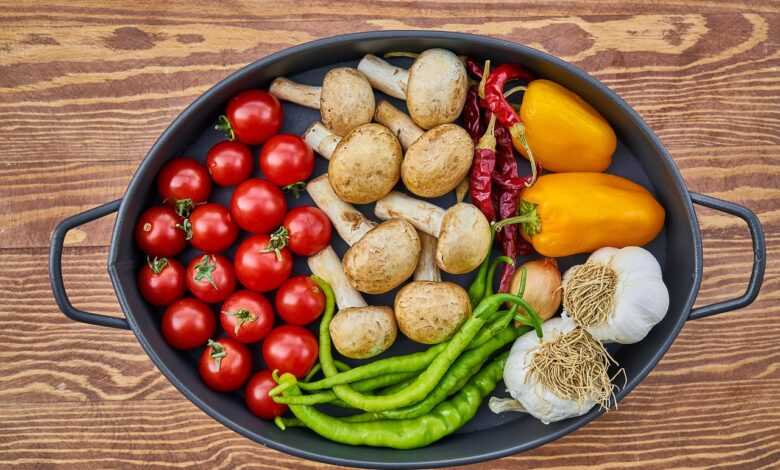 casserole dish, vegetables, mushrooms