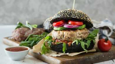 hamburger, black bread, vegetarian