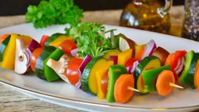 vegetable skewer, paprika, tomato, mushrooms, onion, oil, salt, spices, cook, kitchen, food, connoisseur, plate, nature, dinner, enjoy the meal, having lunch, dish, vegetables, healthy, delicious, vegetarian, vegan, vitamins, health, savory, meal, close up, appetizing, enjoy, garden