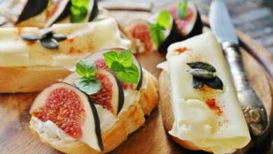 fig, cheese, bread