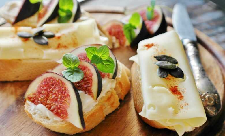 fig, cheese, bread