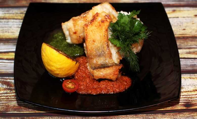 dinner, a restaurant, seafood, nutrition, fish, food, cook, lemon, nature, menu