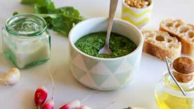 radish fade, pesto, salsa, radish, olive, oil, pine, pine nut, food, cooking, anti waste, zero waste, diet, nutrition, eat, vegan, nature, vegetables, garden, healthy