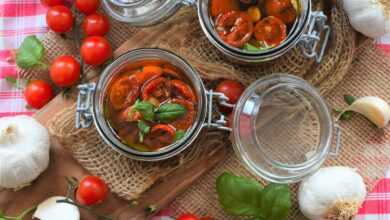 tomatoes, oil, herbs