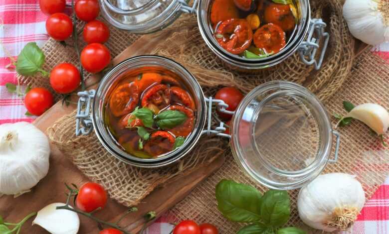 tomatoes, oil, herbs