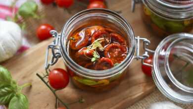 tomatoes, oil, herbs