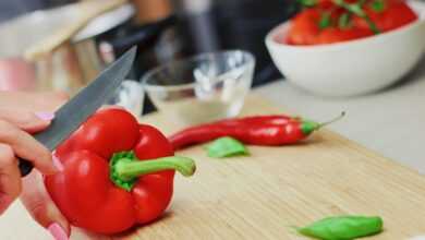 bell pepper, slicing, culinary, capsicum, red bell pepper, red pepper, pepper, sweet pepper, cutting, ingredients, food, vegetables, cutting board, kitchen, food preparation, pepper, kitchen, kitchen, kitchen, kitchen, kitchen