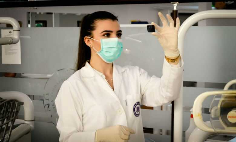 woman inside laboratory