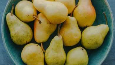 bowl of pear fruits