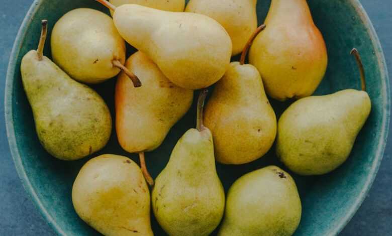 bowl of pear fruits