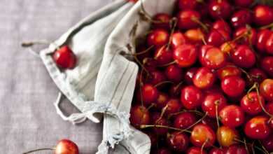 shallow focus photography of cherry fruits