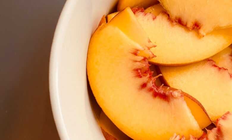 sliced fruit in white ceramic bowl